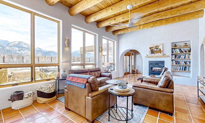 Arroyo Seco House | 372 m² House ∙ 4 bedrooms ∙ 11 guests