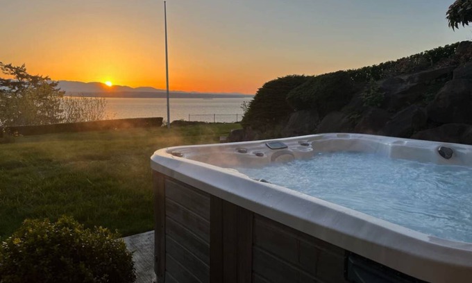 Broadview House | 372 m² House ∙ 6 bedrooms ∙ 12 guests