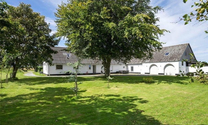 Borglum House | 385 m² House ∙ 5 bedrooms ∙ 11 guests