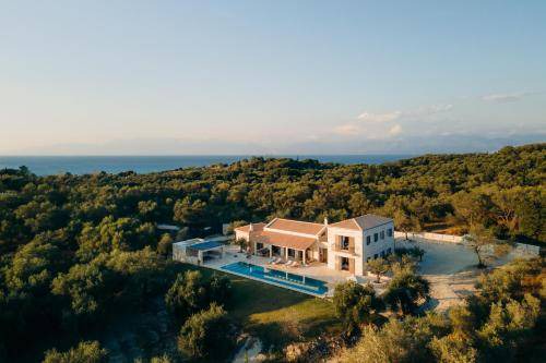 Roda Villa | 385 m² Villa ∙ 5 bedrooms ∙ 11 guests