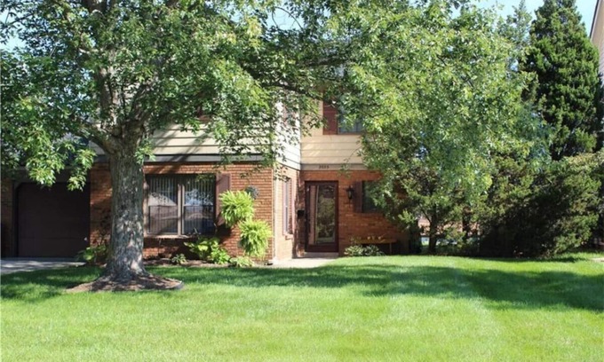 Englewood House | 3933 S Valley Brook Drive · ✪ Ed's Englewood well furnished home ✪