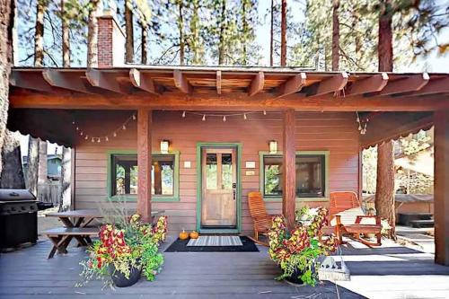 South Lake Tahoe House | 3988 Manzanita Avenue cabin