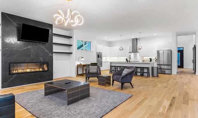 North Charlotte House | 399 m² House ∙ 5 bedrooms ∙ 12 guests