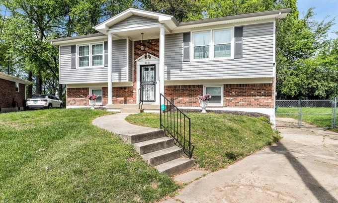 Bridgeport House | 3BD/1.5 Bath Central location by Downtown Louisville, Derby, YUM, & More!