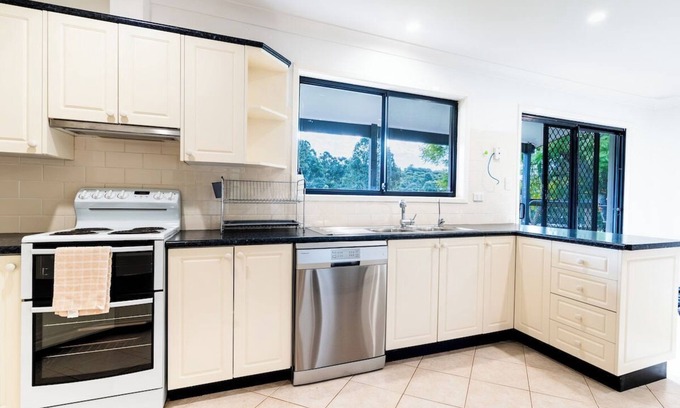 Mount Hunter House | 3BD Exclusive Manor Retreat Farm