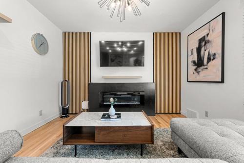 Northwest Calgary Apartment | 3bd Luxury Home, Steps to Calgary DT, River, Hospital