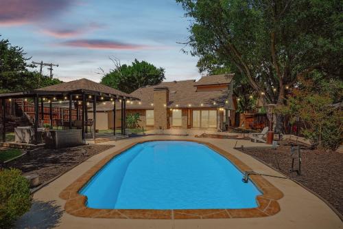 Las Colinas House | 3BD Retreat with Pool & Patio Mins to Attractions
