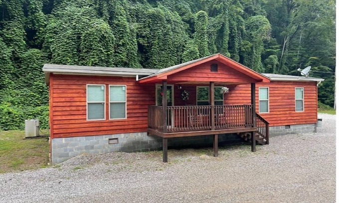Lejunior Cabin | 3BR, 2 Bath house with full kitchen, living room, and hot tub.