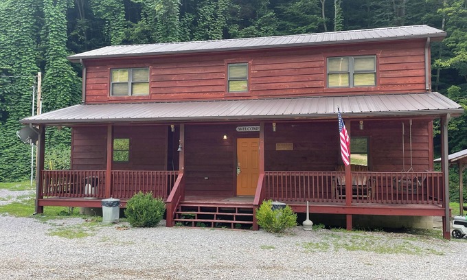 Lejunior Cabin | 3BR 2 Bath house with full kitchen, living room, and hot tub.