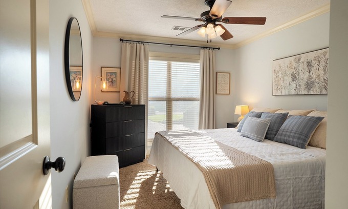 Jackson House | 3BR 2BA Home Fenced In Yard Quiet Neighborhood Pets Welcome