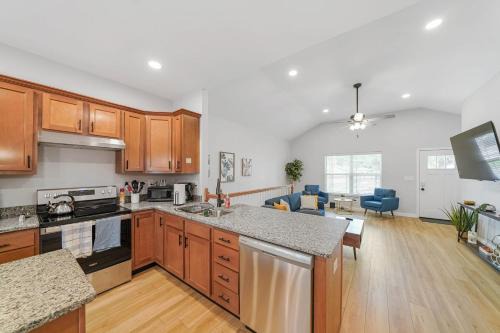 Clarksville Apartment | 3BR 2BA Home with King Queen & Twin Beds