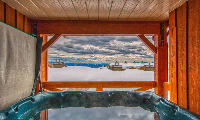 Big White Ski Resort House | 3BR 3 Bath townhouse-private hot tub, ski in skiout
