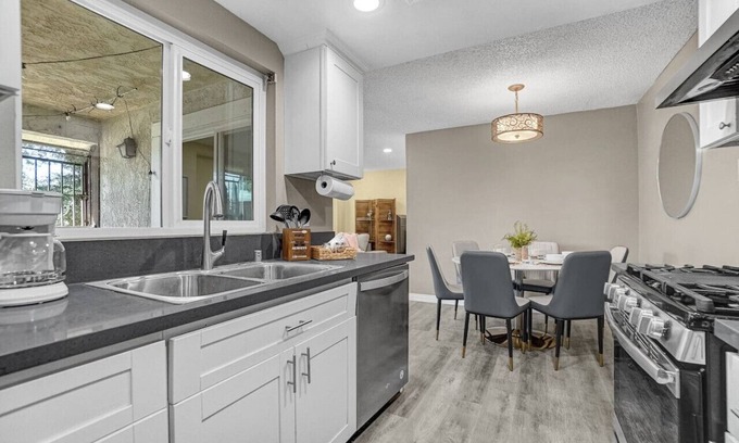 El Monte House | 3BR/3BA Townhouse in El Monte