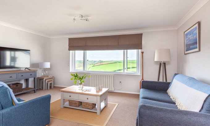 Salcombe House | 3BR Coastal escape in Salcombe Sleeps 6 nr Beaches