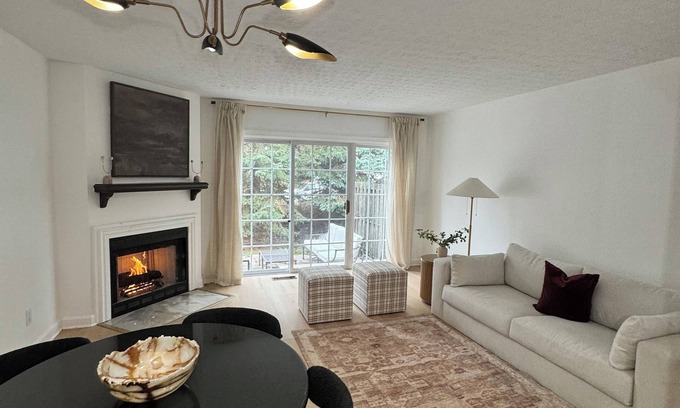 Hilliard Condo | 3BR Hilliard Luxury Condo: 5min Walk to Target, 10min Walmart, 10min Drive OSU!