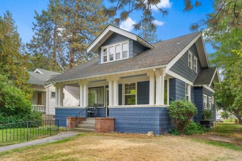 Manito House | 3BR Home Large Kitchen Mins To DwnTwn