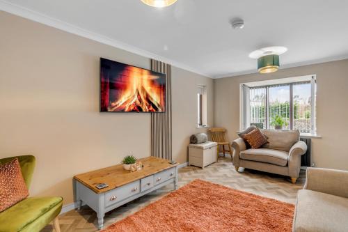 Norwich House | 3br Home Parking Dart Board Pet Friendly