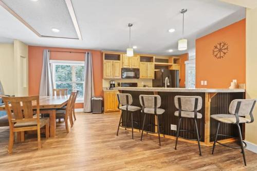 Blue River House | 3BR Modern Mountain Home with Hot Tub