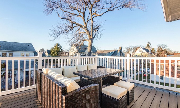 Southeast Yonkers House | 3BR Prime Luxury near NYC w Arcade Room