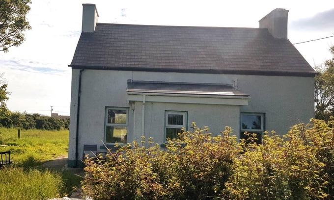 Falcarragh Cottage | 3br-Sea View-Fireplace-Garden-Free Parking