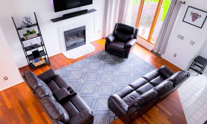 Rochester House | 3BR, Sleeps 6, Onsite Parking & Gym Accessn