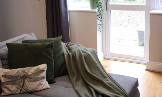 Wythenshawe House | 3brs,2.5bthrms, WIFI, gated parking for 2 cars, Discount on Long Term bookings!