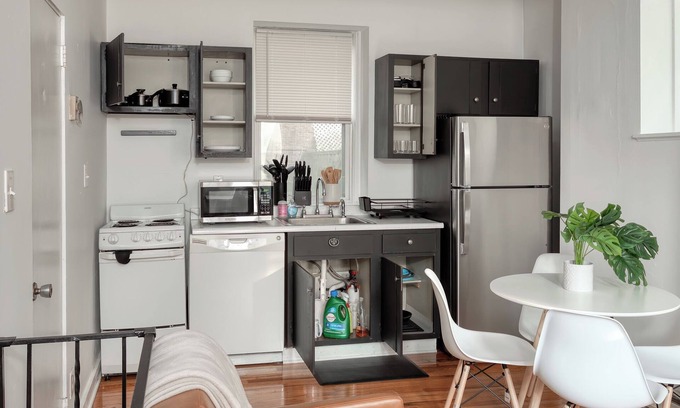 Shadyside Apartment | 3min>Carnegie Mellon University:UPMC Shadyside:3min>CMU:Full Kitchen