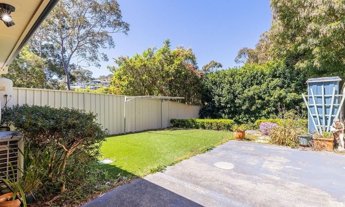 Corlette House | 4-49 Bonito St - small dog friendly, air con & Wi-Fi