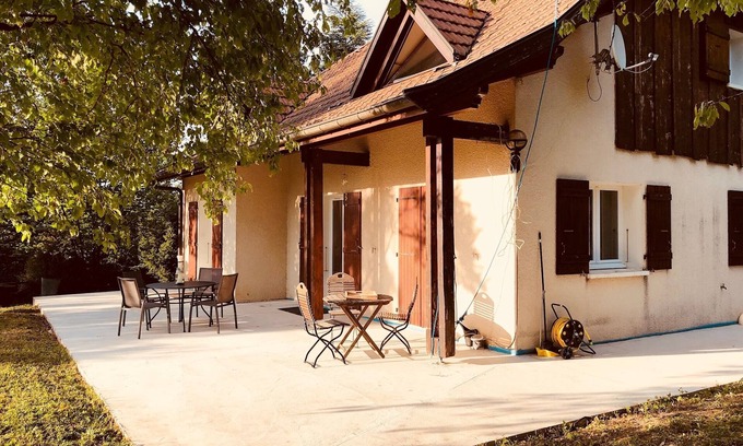Collonges-sous-Saleve House | 4 Bd house with garden, under the Saleve, near Swiss border.