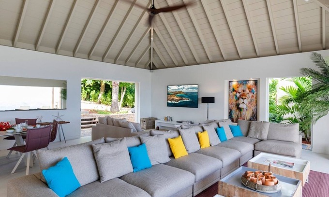Gouverneur Villa | 4 BDRM Contemporary Villa w Mesmerizing Views