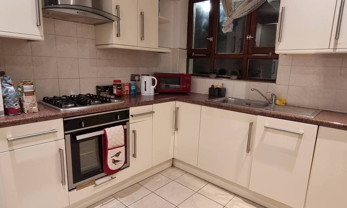 Kings Cross St. Pancras Apartment | 4-bed Apartment in Central London