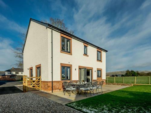 Penrith House | 4 Bed in Eden Valley 89353