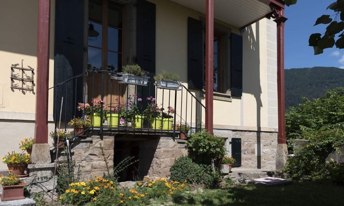 Saint-Legier-La Chiesaz House | 4 Bedrooms, 2 large bath, large kitchen, 2 balconies Historical Monument In VD