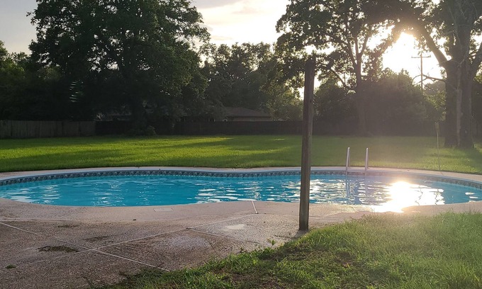 Orange Park House | 4 bedroom, 1 acre, pool, 4 min to hospital & medical