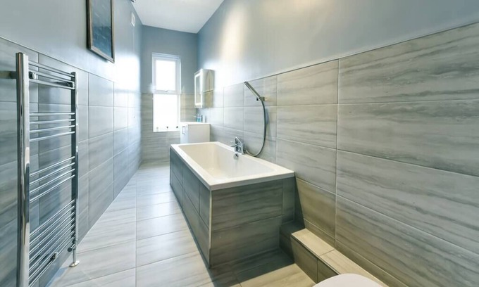 Pontefract House | 4 Bedroom, 2 bathroom House - Free Parking- Pontefract