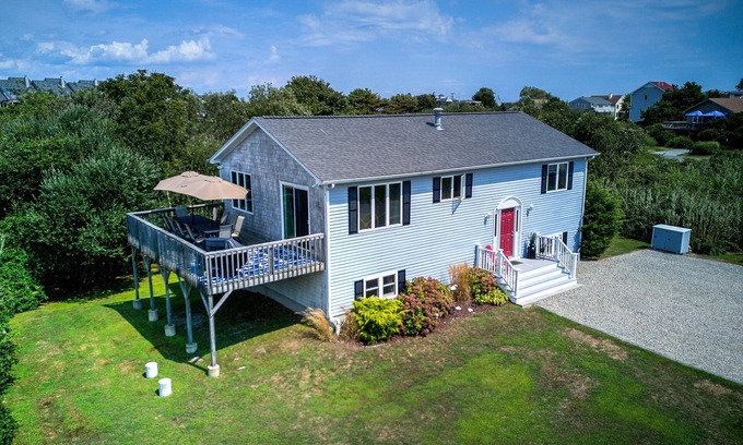 Point Judith House | 4 Bedroom/2 Bath w/2 living rooms and a short walk to the beach *SUNDAY RENTAL