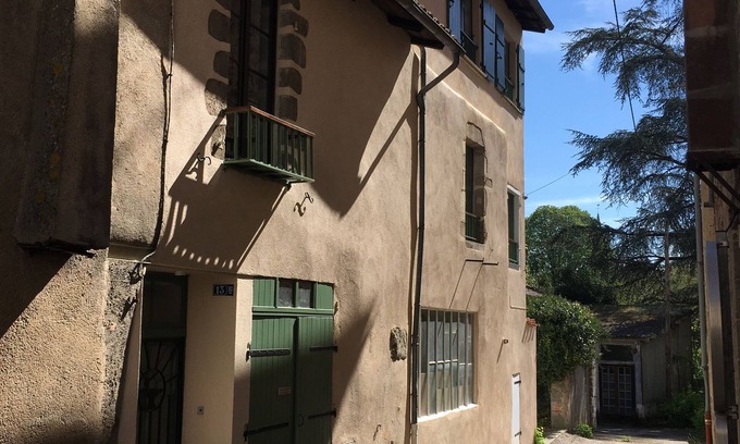 Confolens House | 4 bedroom, 2 bathroom, medieval house in the heart of Confolens