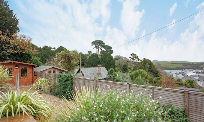Salcombe Cottage | 4 bedroom accommodation in Coronation/Forster