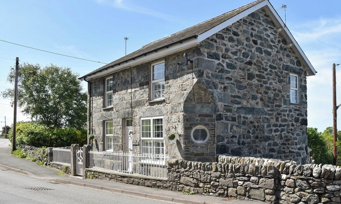 Dyffryn Ardudwy Cottage | 4 bedroom accommodation in Dyffryn Ardudwy, near Harlech