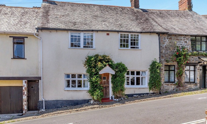 Stratton Cottage | 4 bedroom accommodation in Stratton, near Bude