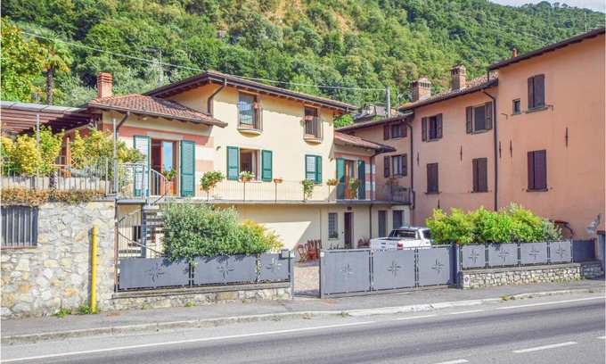 Pilzone House | 4 Bedroom Amazing Home In Pilzone-Iseo