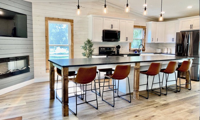 Kellogg Cottage | 4 bedroom cottage with 2 indoor fireplaces