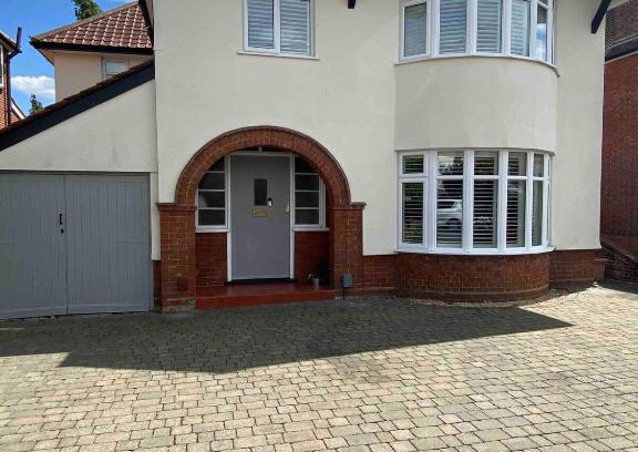 Ipswich Apartment | 4 Bedroom Detached House Sleeps 7