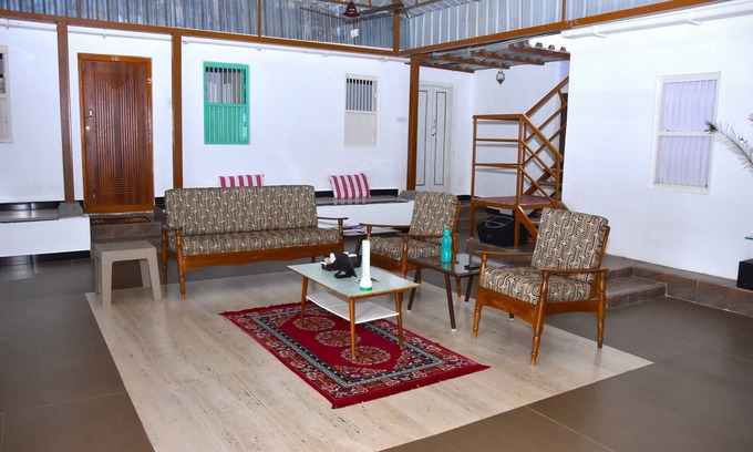 Udumalaipettai Other | 4-bedroom farmhouse in delightful Udumalaipettai with WiFi, AC
