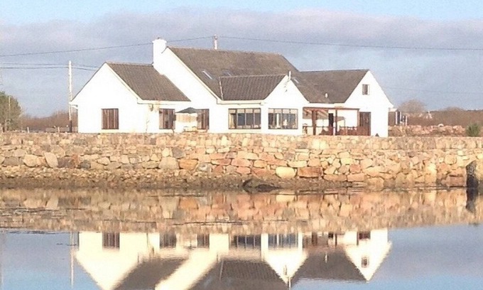 Costelloe House | 4 bedroom holiday home overlooking the sea in Connemara