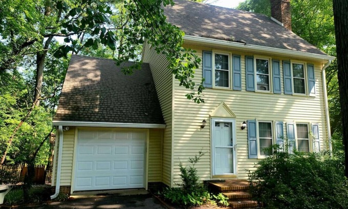Salisbury House | 4-Bedroom House Close to Beach
