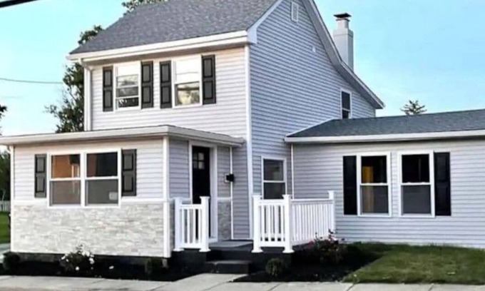Fieldsboro House | 4-bedroom house in charming Fieldsboro with WiFi, AC, fitness room