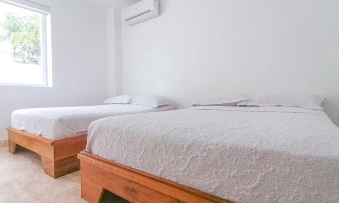 Manta House | 4-bedroom House in Manta with WiFi, AC. Security 24/7