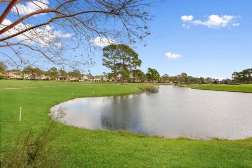 Villa Lago House | 4 Bedroom house on the golf course with 2 golf carts!