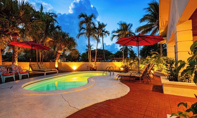 Nassau House | 4-bedroom House with private Pool - walking distance to Baha Mar and Beach